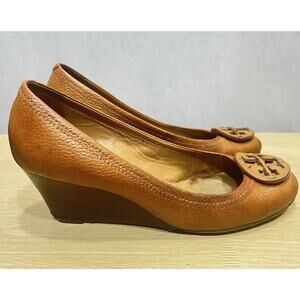 Tory Burch Sally Tan Leather Slip On Wedge Pumps Size 6 Medallion Logo (READ)